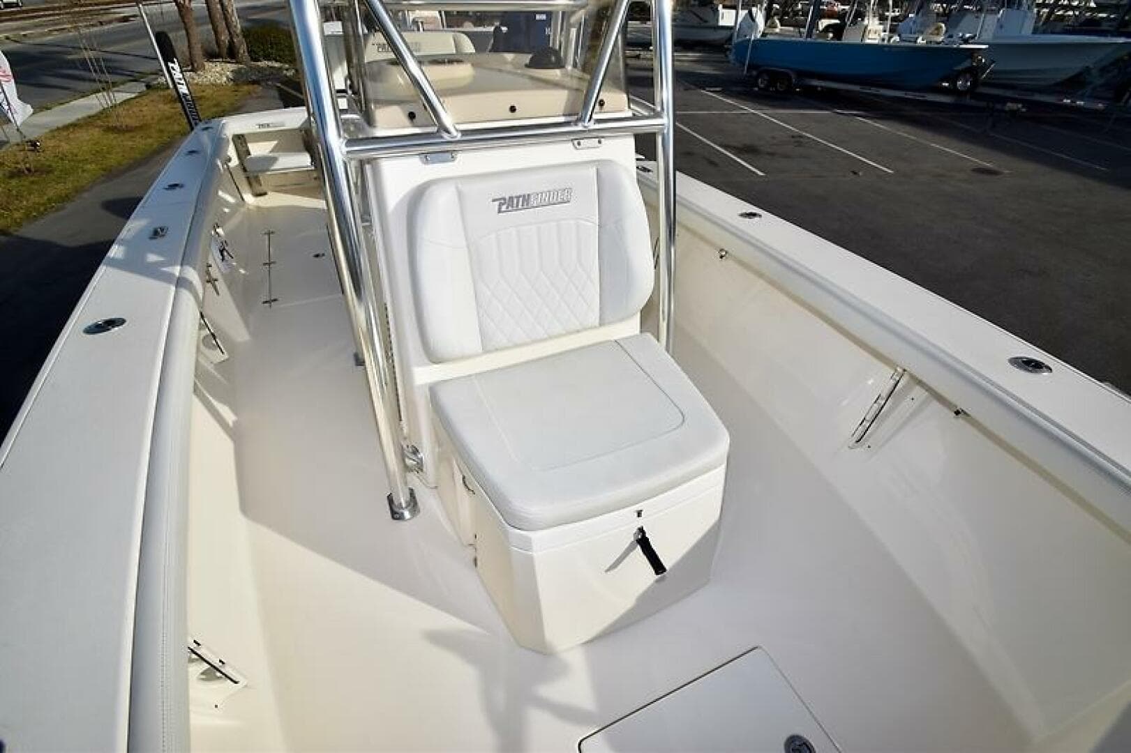 2023 Pathfinder 2700 — photo 17