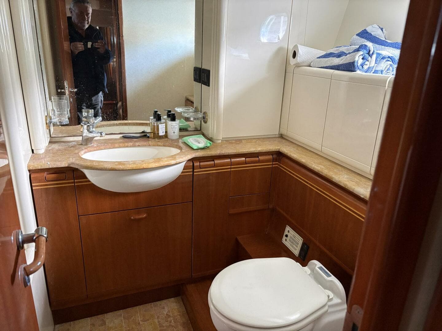 1999 Ferretti Yachts 80 Rph — photo 16