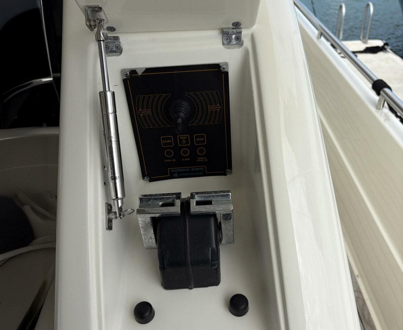 1999 Ferretti Yachts 80 Rph — photo 25