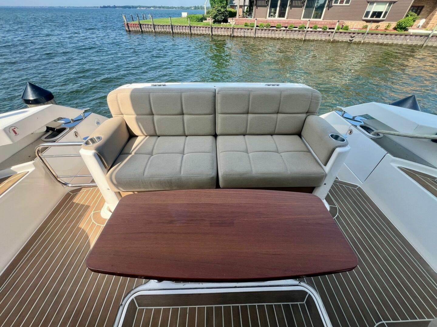 2016 Tiara Yachts 39 Coupe — photo 9