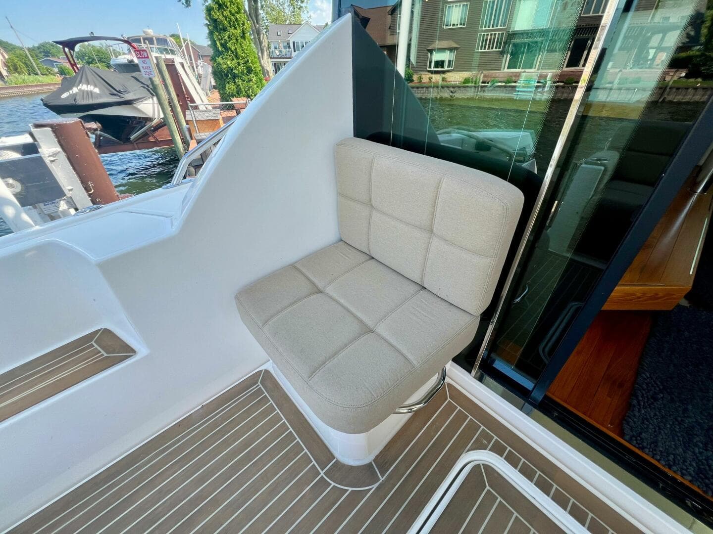 2016 Tiara Yachts 39 Coupe — photo 10