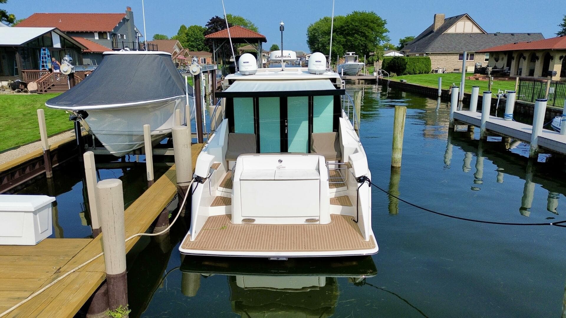 2016 Tiara Yachts 39 Coupe — photo 5