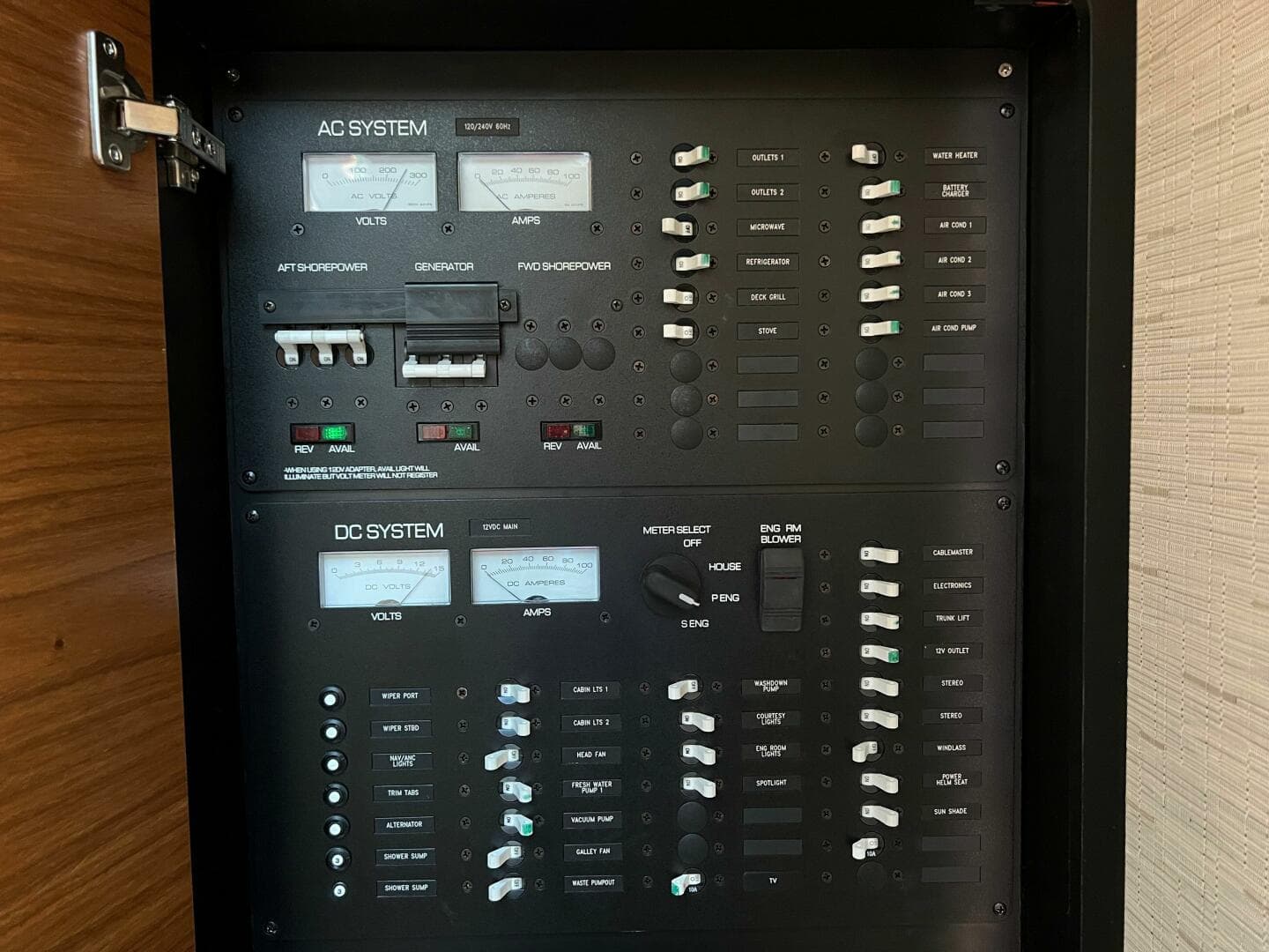 2016 Tiara Yachts 39 Coupe — photo 30