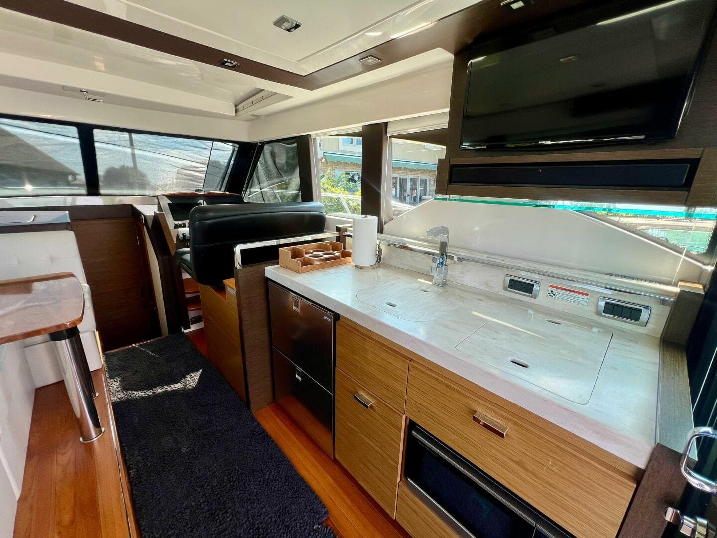 2016 Tiara Yachts 39 Coupe — photo 18