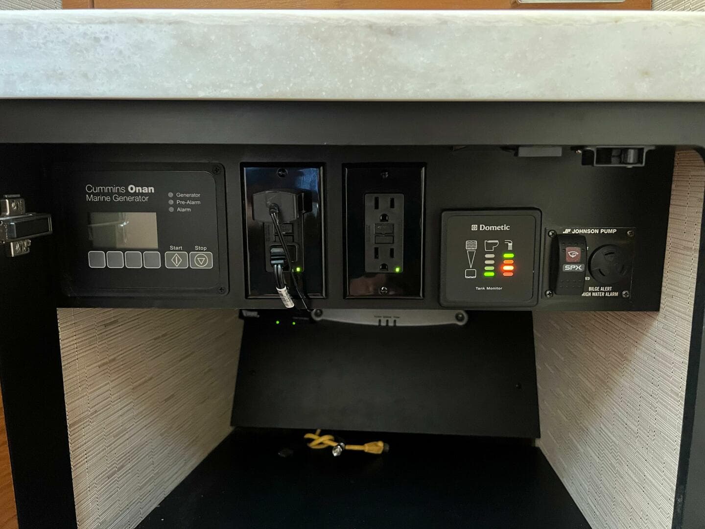 2016 Tiara Yachts 39 Coupe — photo 31