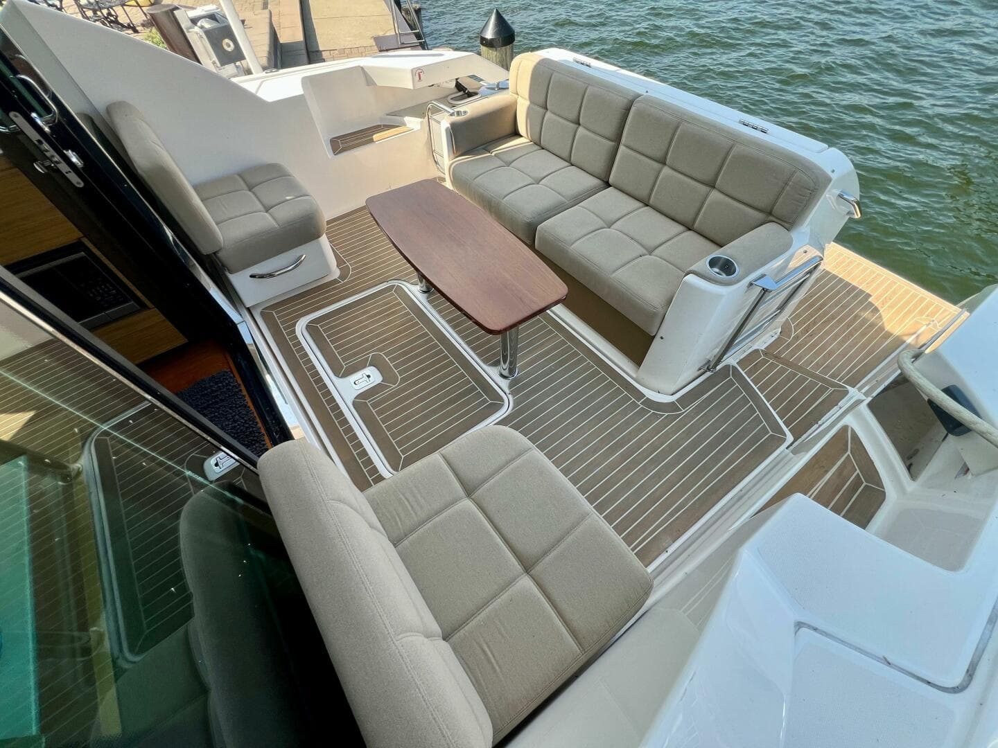 2016 Tiara Yachts 39 Coupe — photo 13