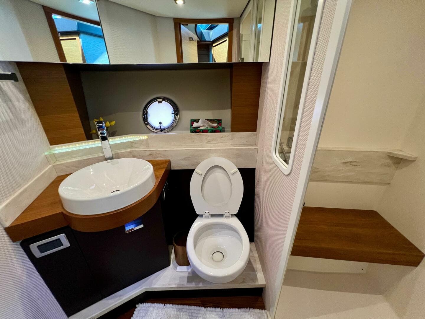 2016 Tiara Yachts 39 Coupe — photo 32