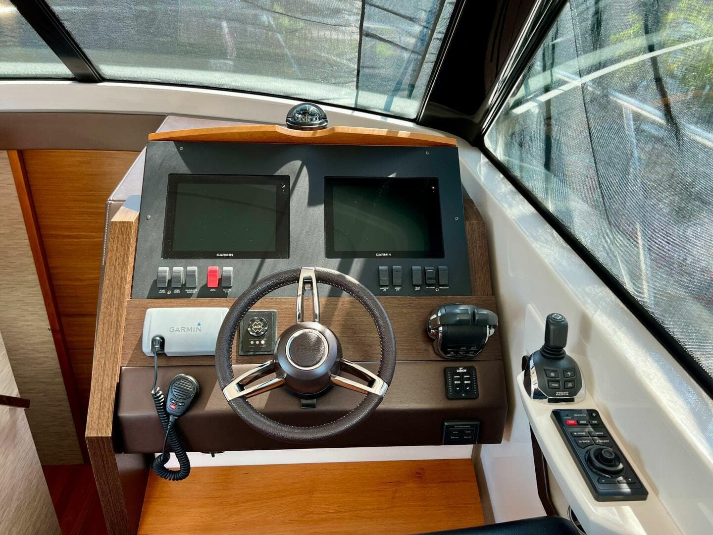 2016 Tiara Yachts 39 Coupe — photo 23