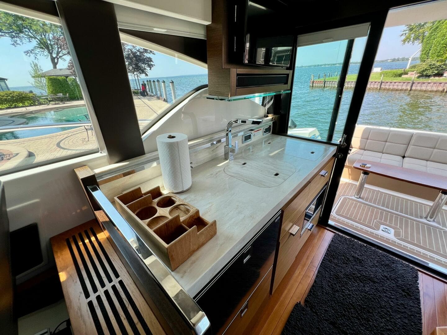 2016 Tiara Yachts 39 Coupe — photo 14