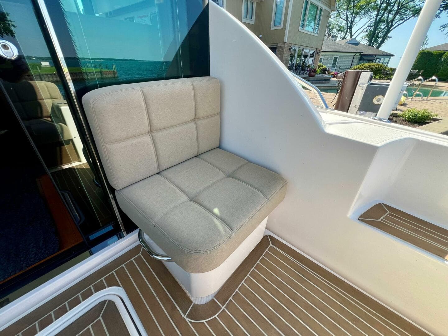 2016 Tiara Yachts 39 Coupe — photo 11