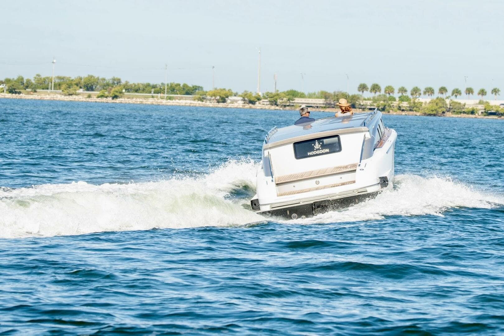 2016 Hodgdon Yachts Venetian Limo — photo 3