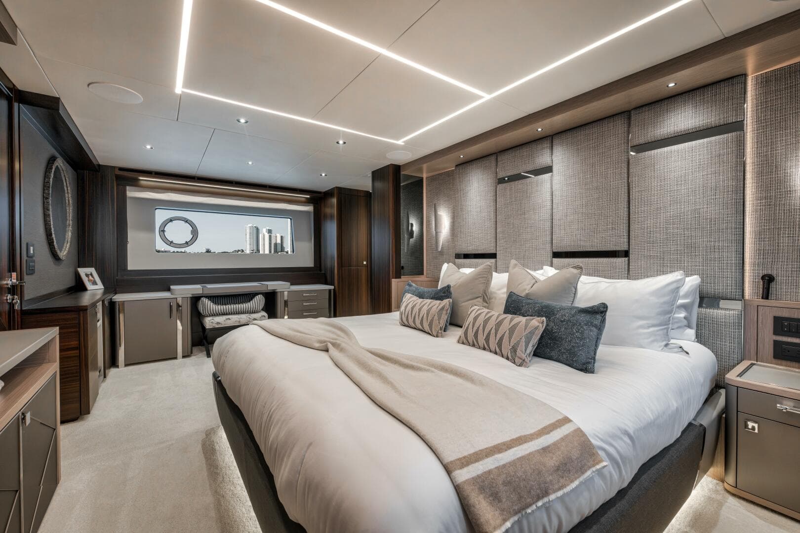 2026 Sunseeker 88 Yacht — photo 48