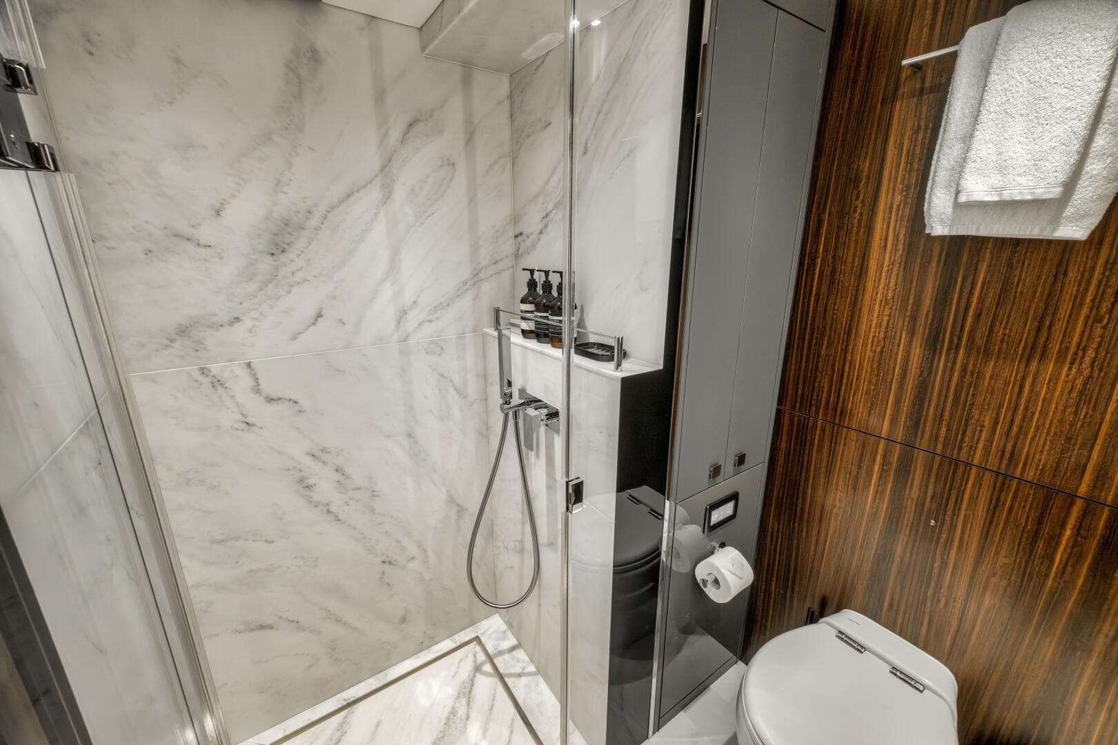 2026 Sunseeker 88 Yacht — photo 63