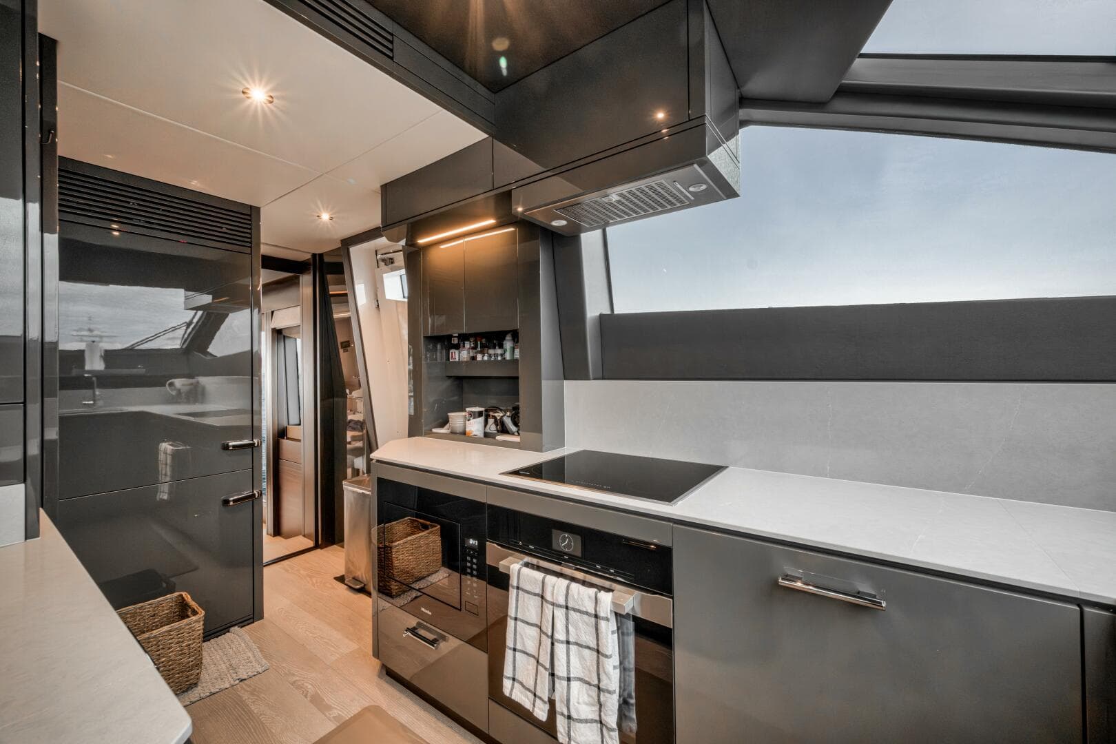 2026 Sunseeker 88 Yacht — photo 37