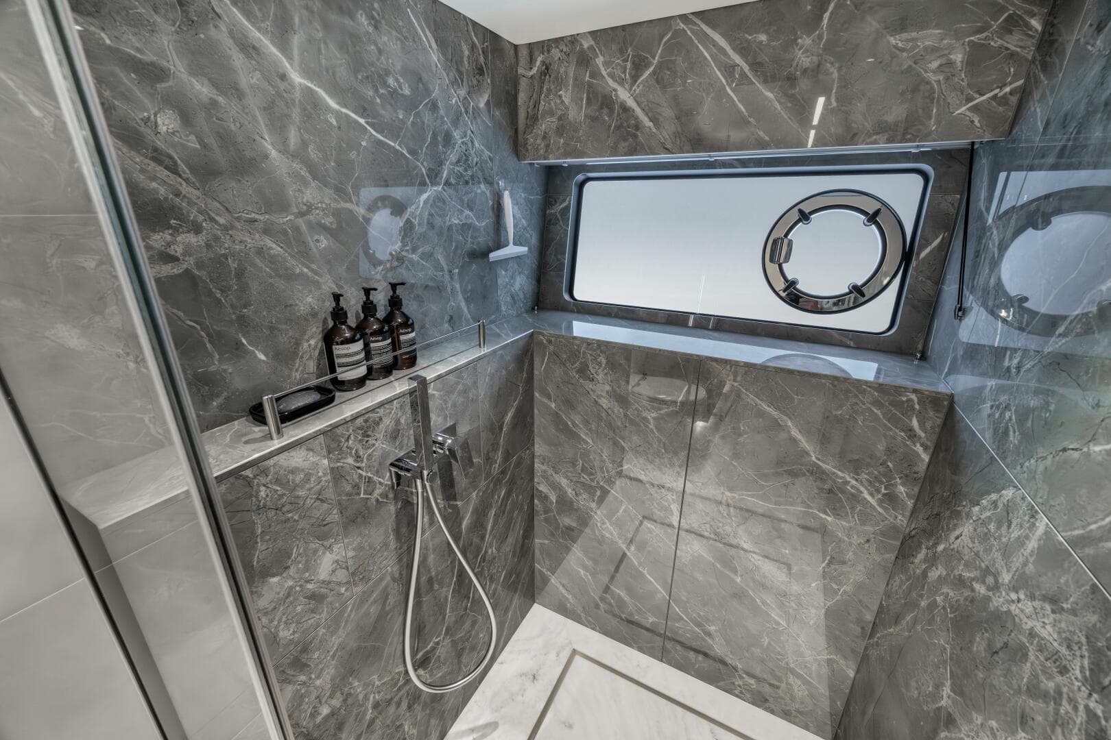 2026 Sunseeker 88 Yacht — photo 59