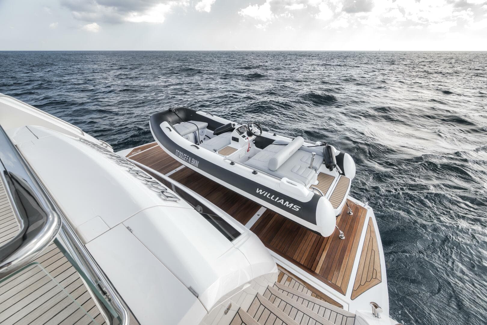 2026 Sunseeker 88 Yacht — photo 18