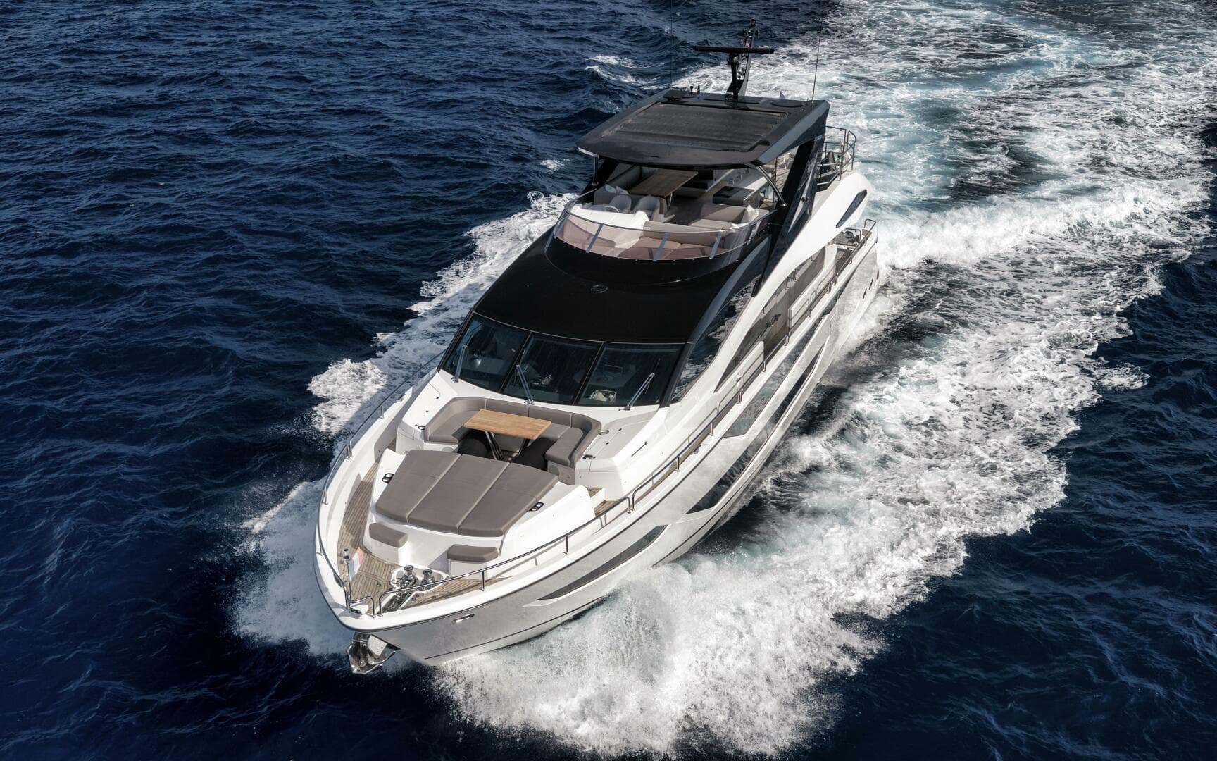 2026 Sunseeker 88 Yacht — photo 2