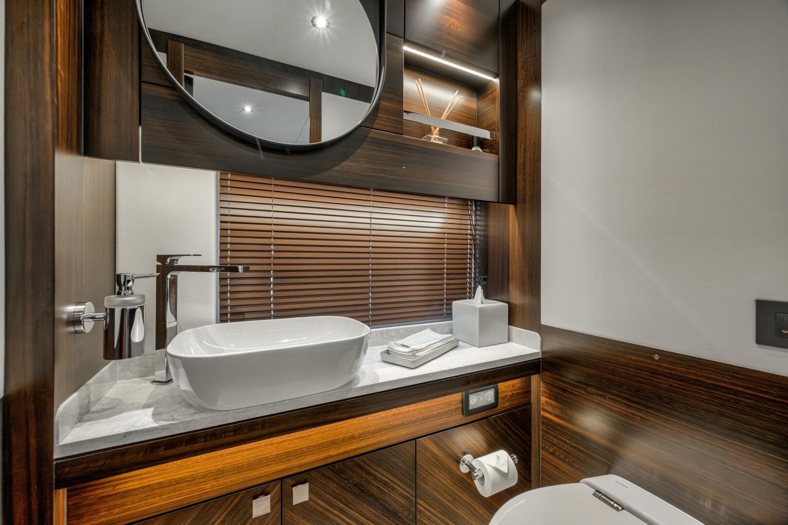 2026 Sunseeker 88 Yacht — photo 90