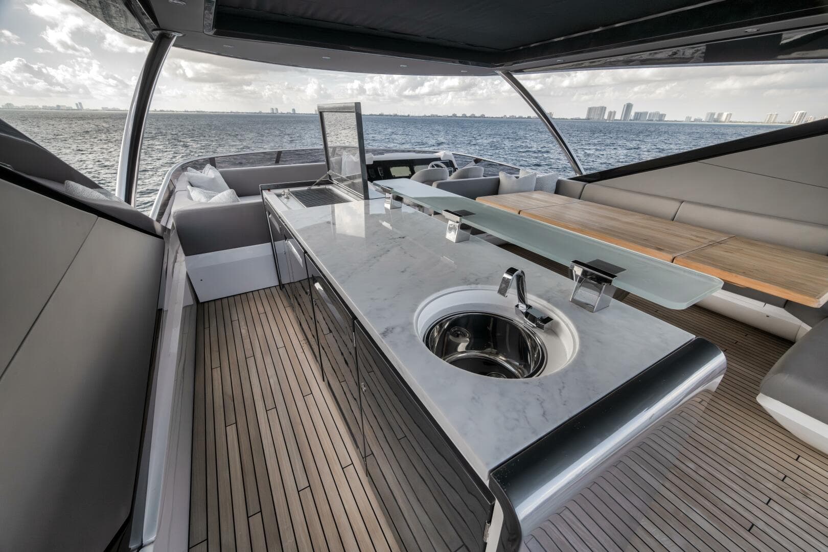 2026 Sunseeker 88 Yacht — photo 101