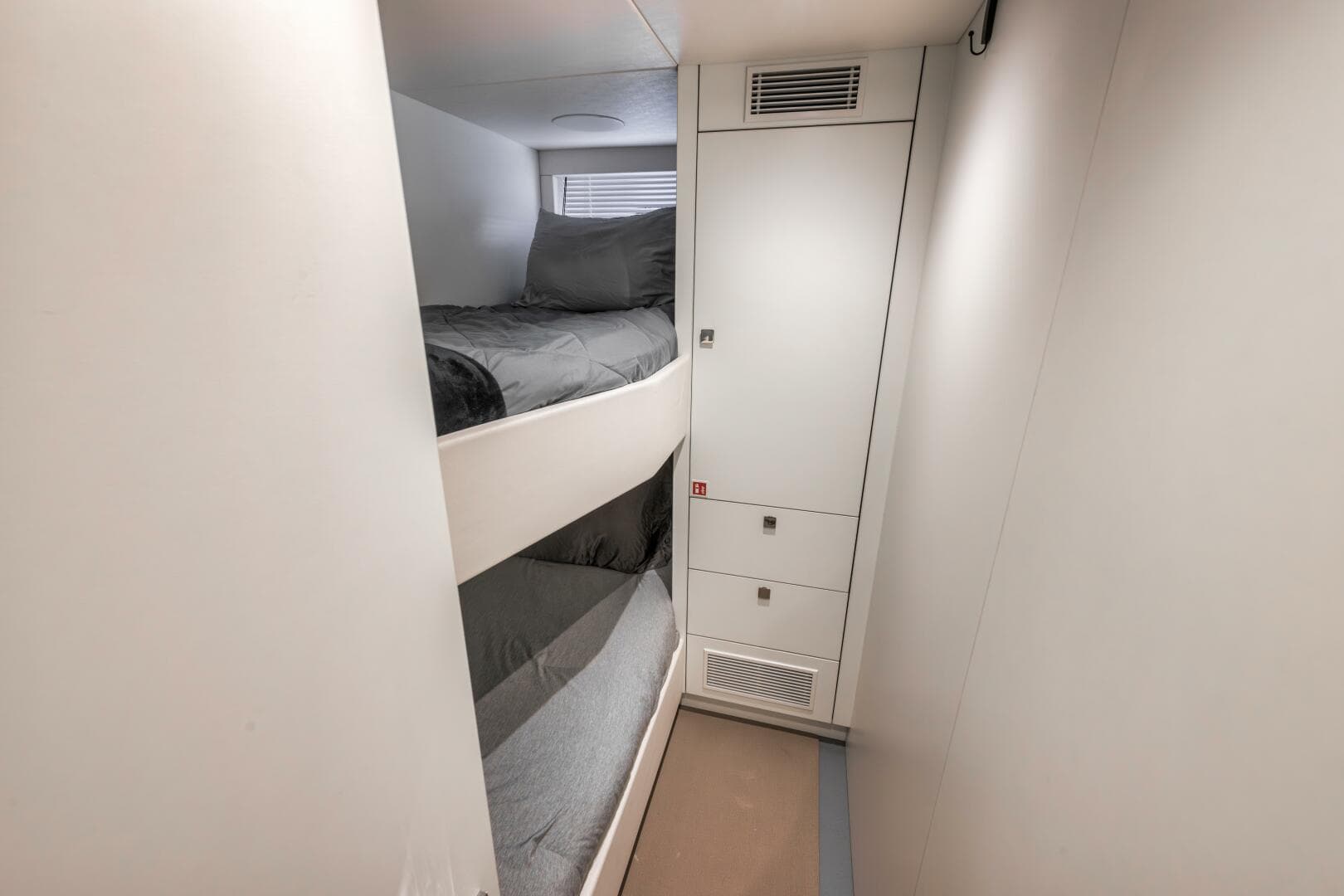 2026 Sunseeker 88 Yacht — photo 111