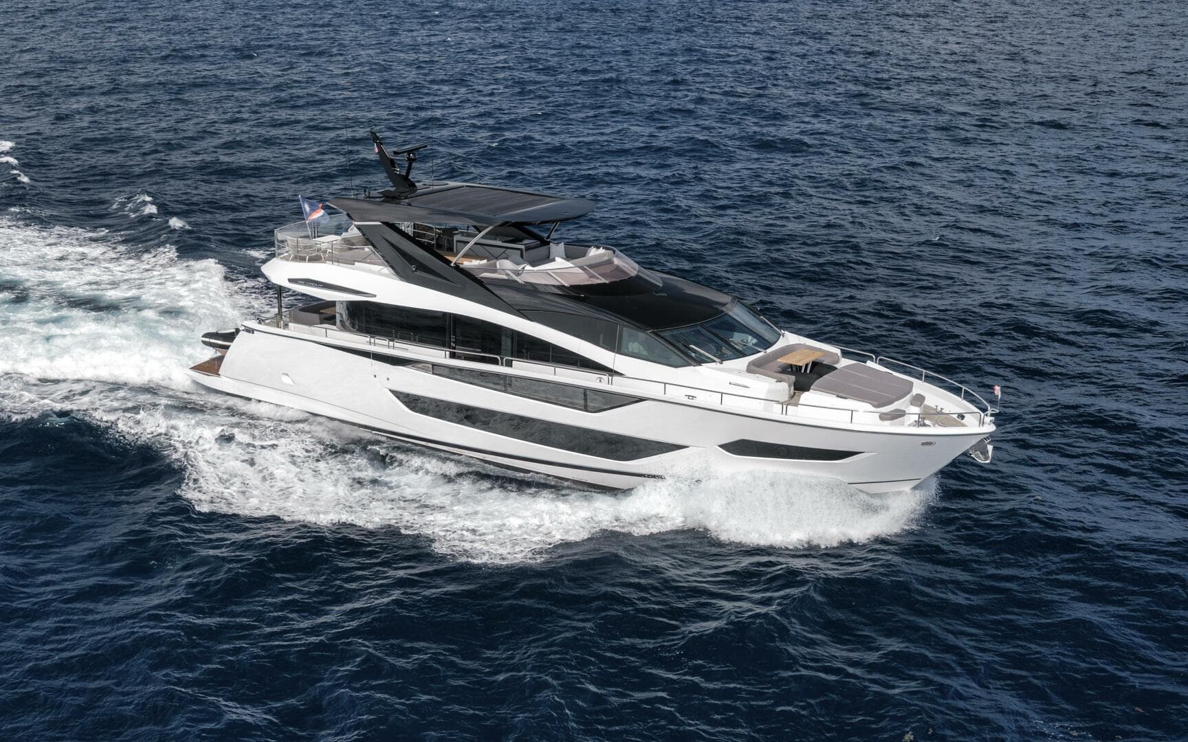 2026 Sunseeker 88 Yacht — photo 16