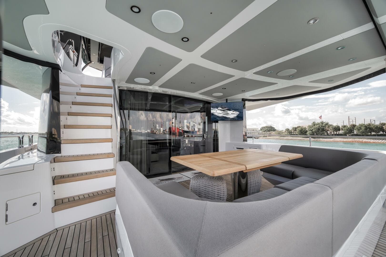 2026 Sunseeker 88 Yacht — photo 19