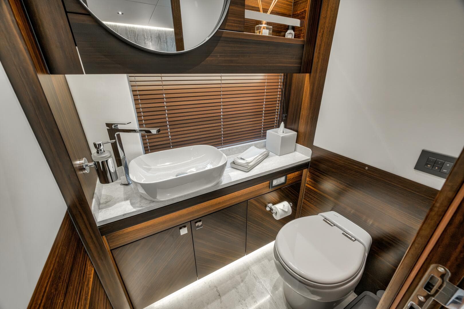 2026 Sunseeker 88 Yacht — photo 91