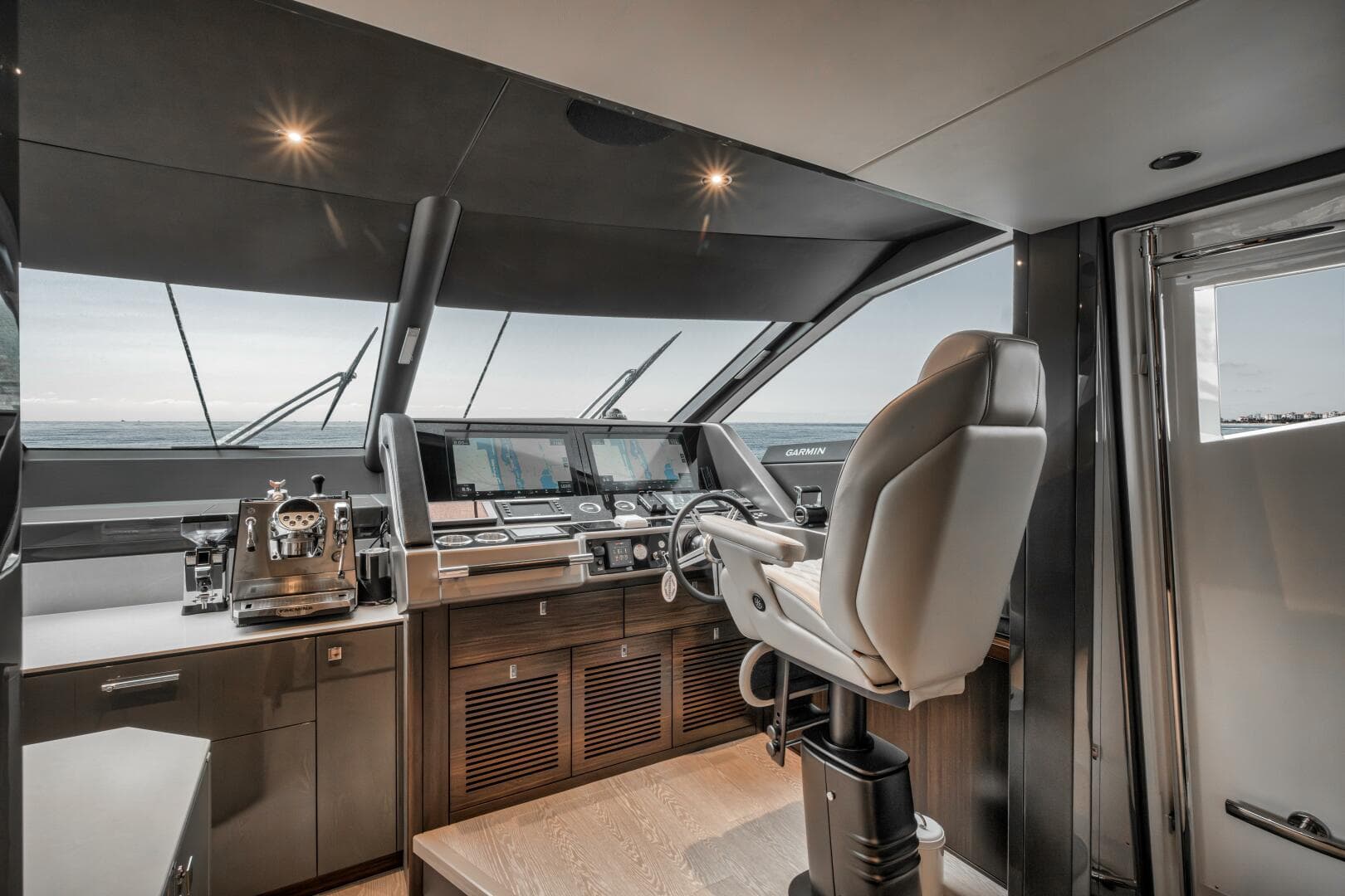 2026 Sunseeker 88 Yacht — photo 43