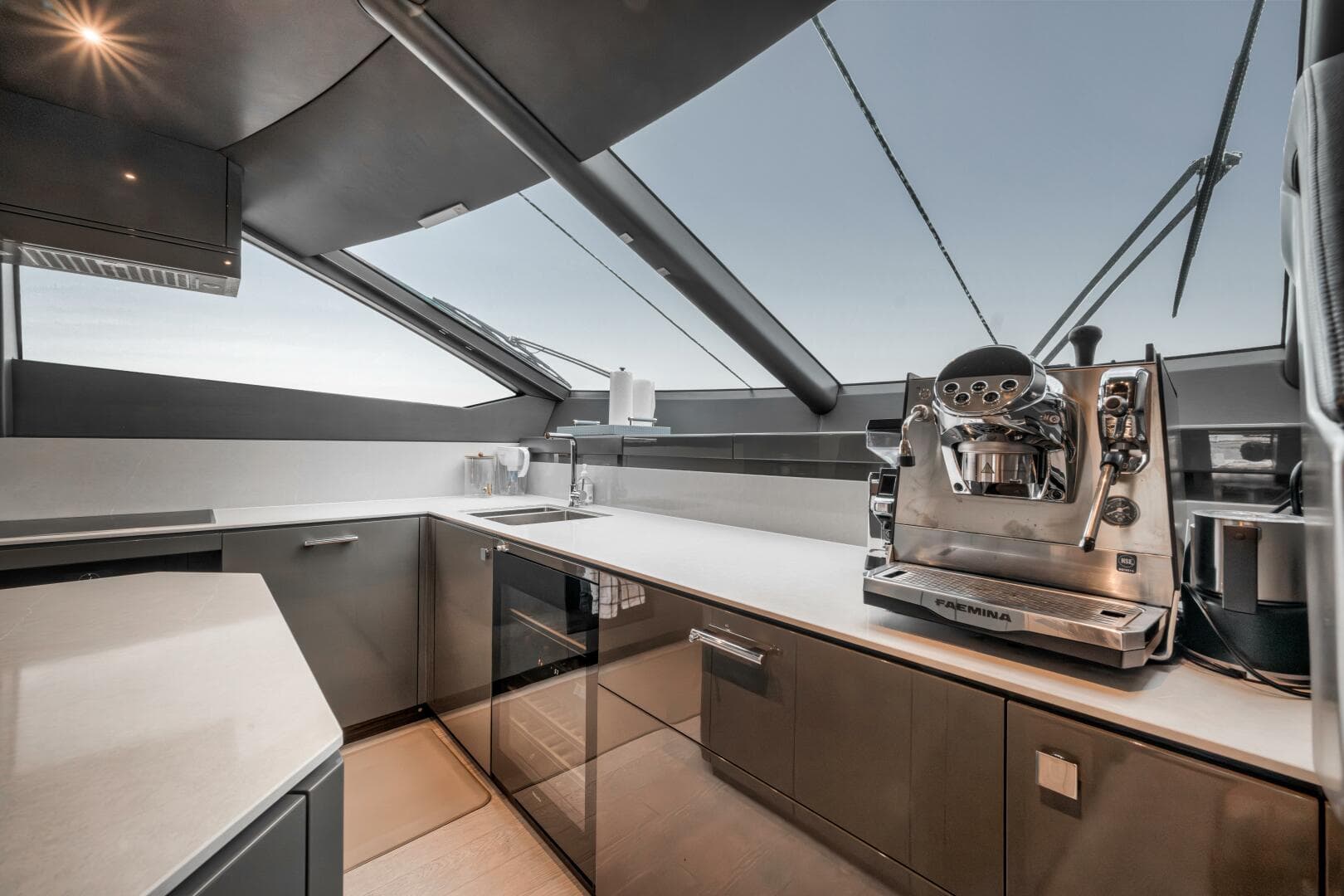 2026 Sunseeker 88 Yacht — photo 38