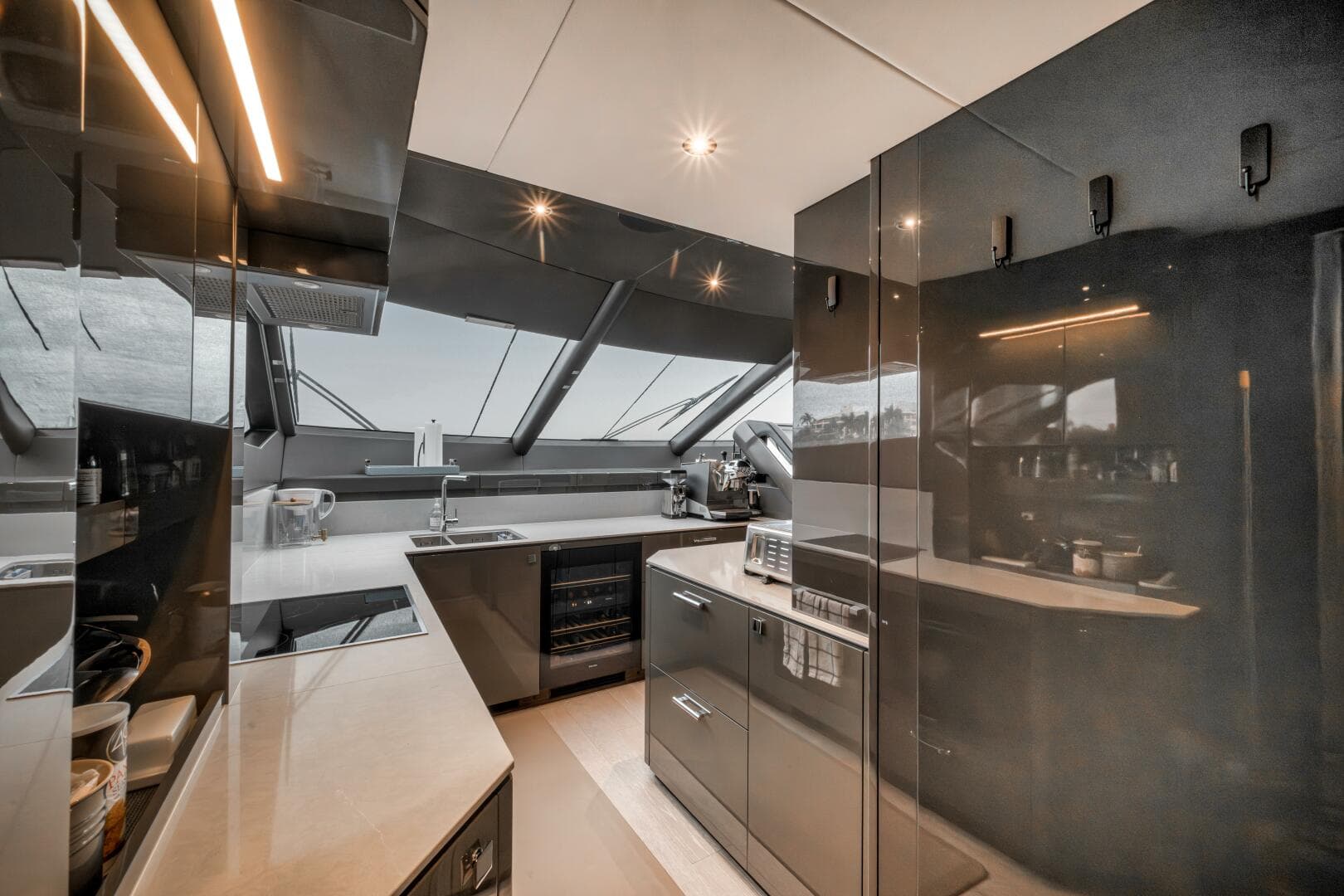 2026 Sunseeker 88 Yacht — photo 36