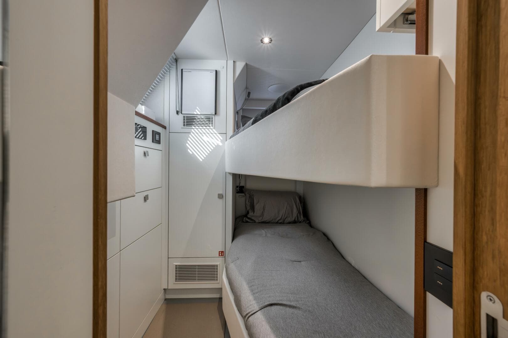 2026 Sunseeker 88 Yacht — photo 110