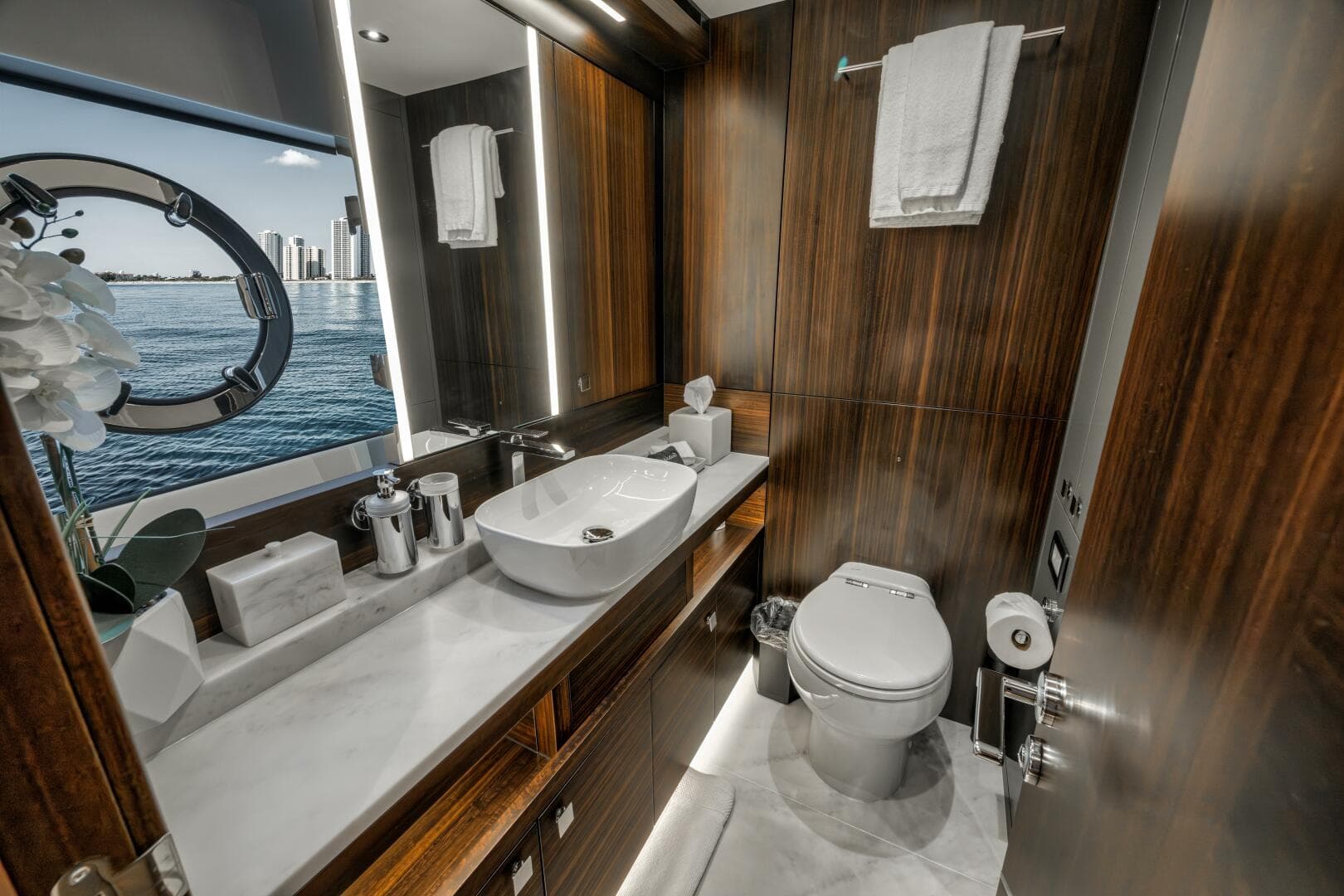 2026 Sunseeker 88 Yacht — photo 68