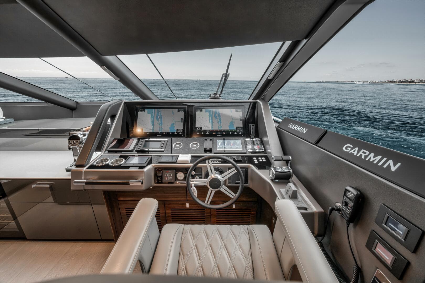 2026 Sunseeker 88 Yacht — photo 40