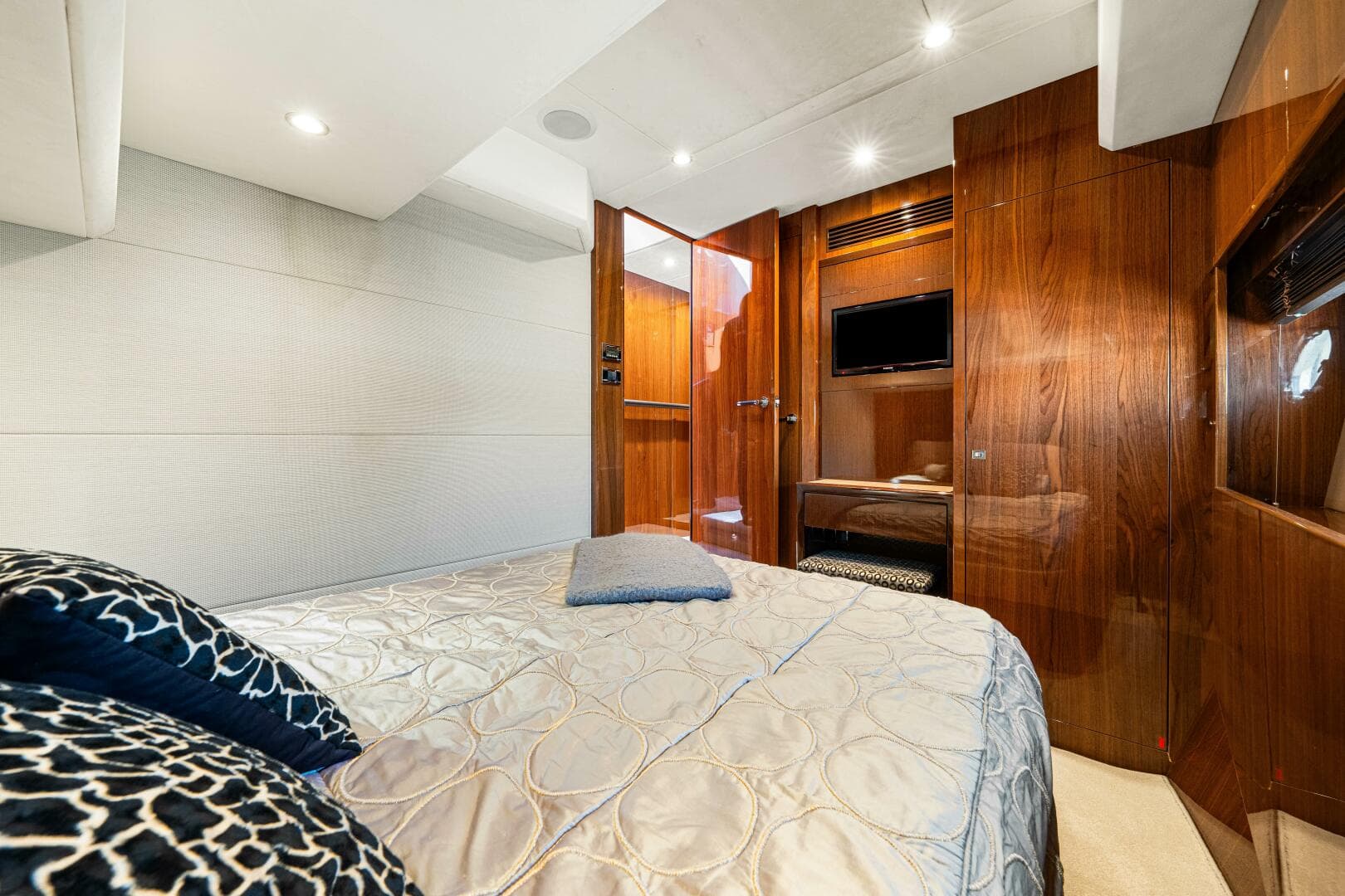 2014 Princess Y72 — photo 146