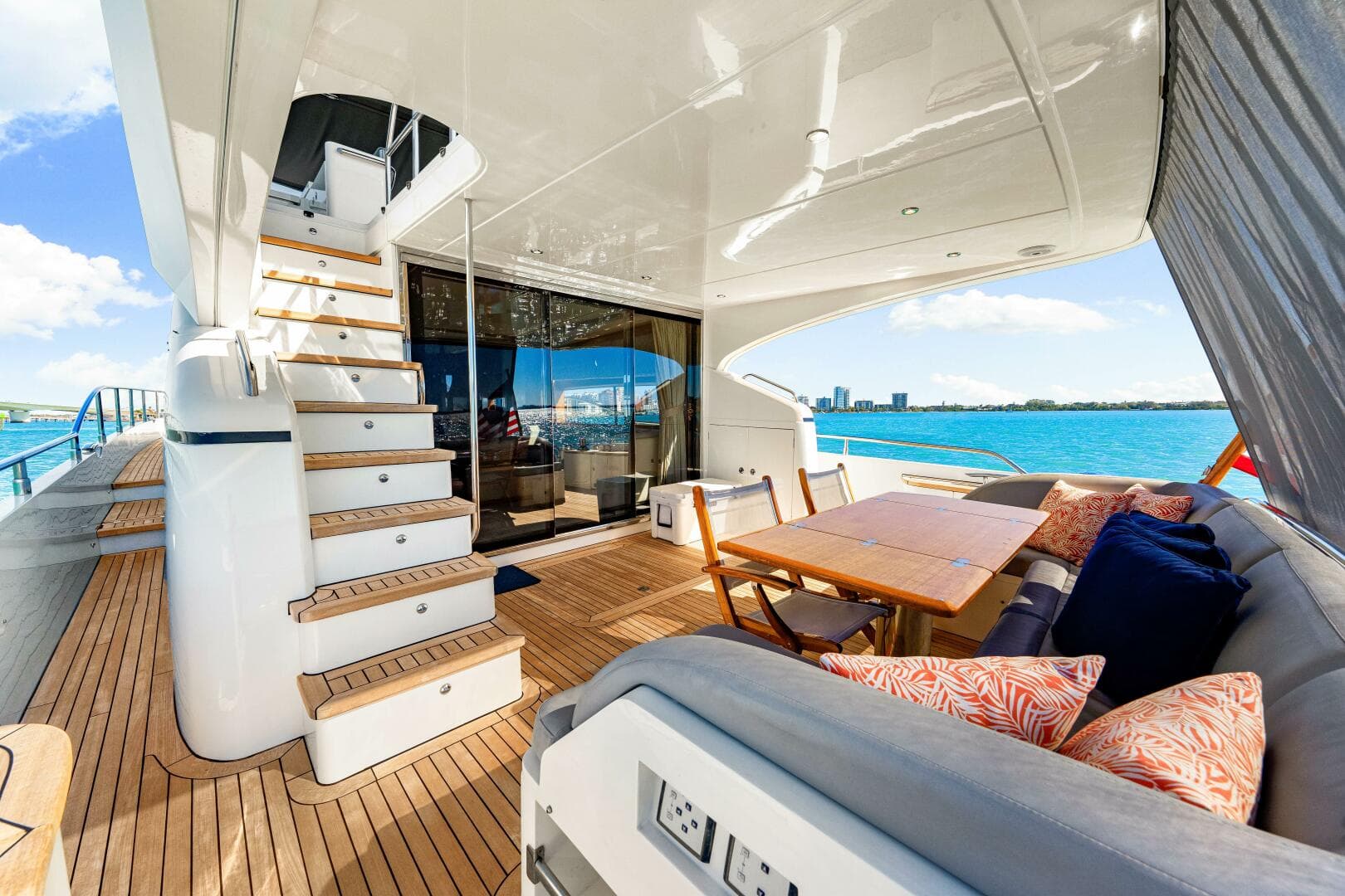 2014 Princess Y72 — photo 81