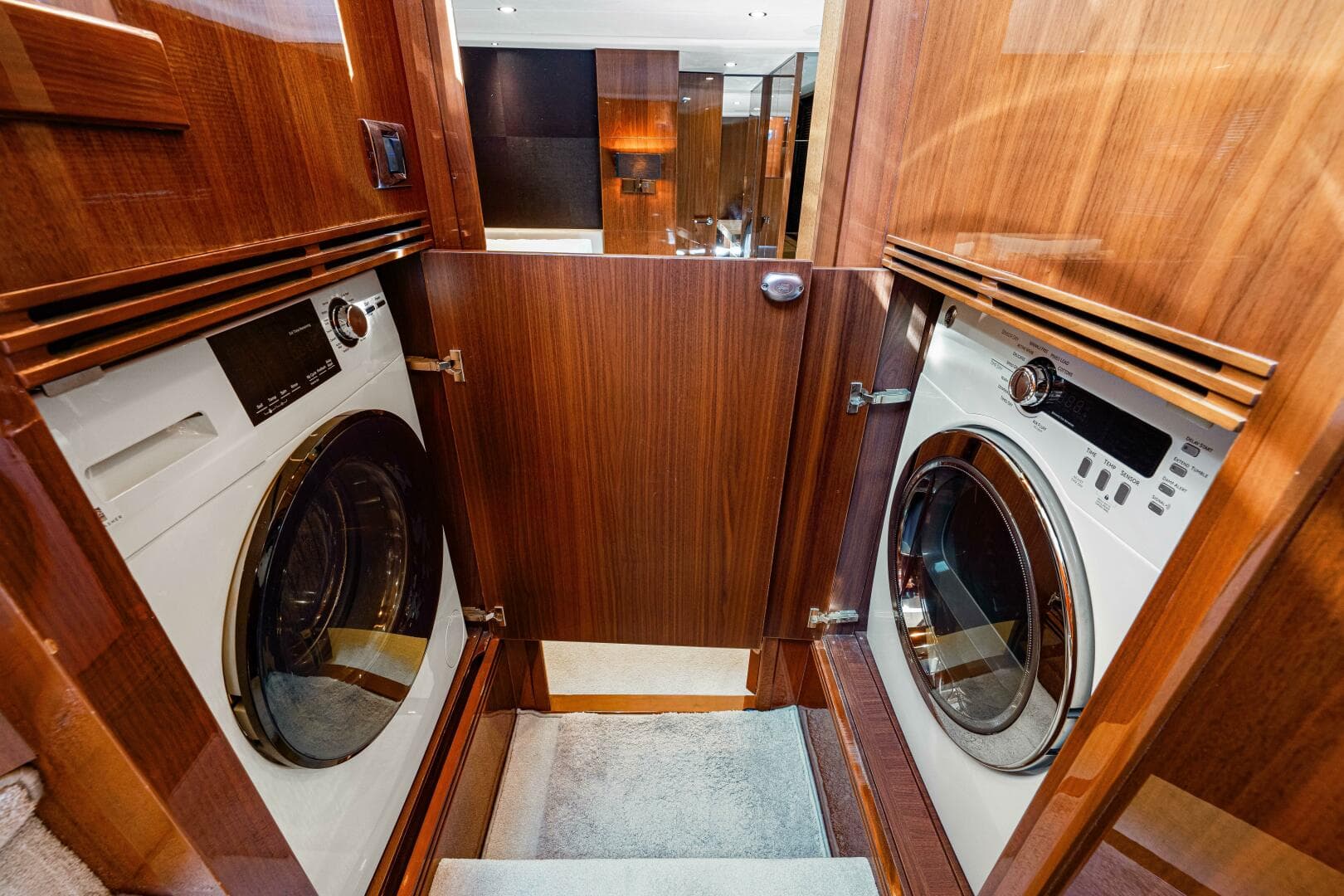 2014 Princess Y72 — photo 152