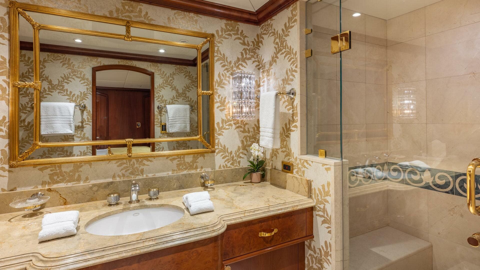 2001 Trinity Yachts Tri-Deck — photo 12