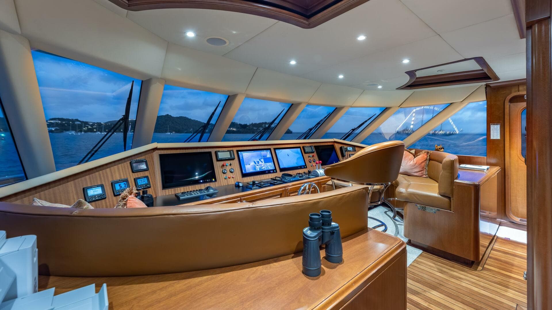 2001 Trinity Yachts Tri-Deck — photo 20