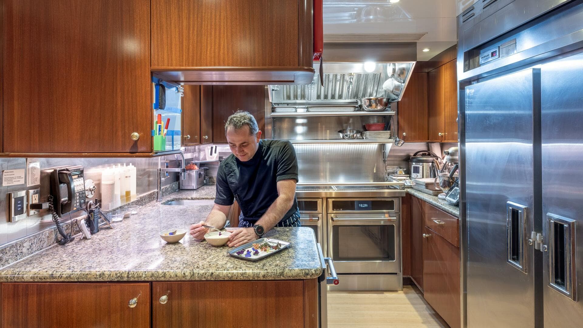 2001 Trinity Yachts Tri-Deck — photo 5