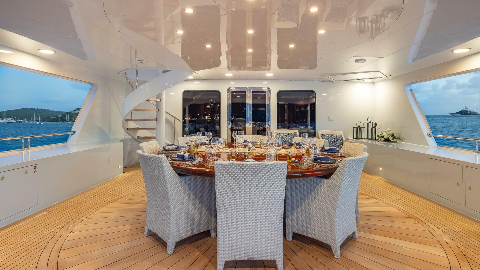 2001 Trinity Yachts Tri-Deck — photo 23