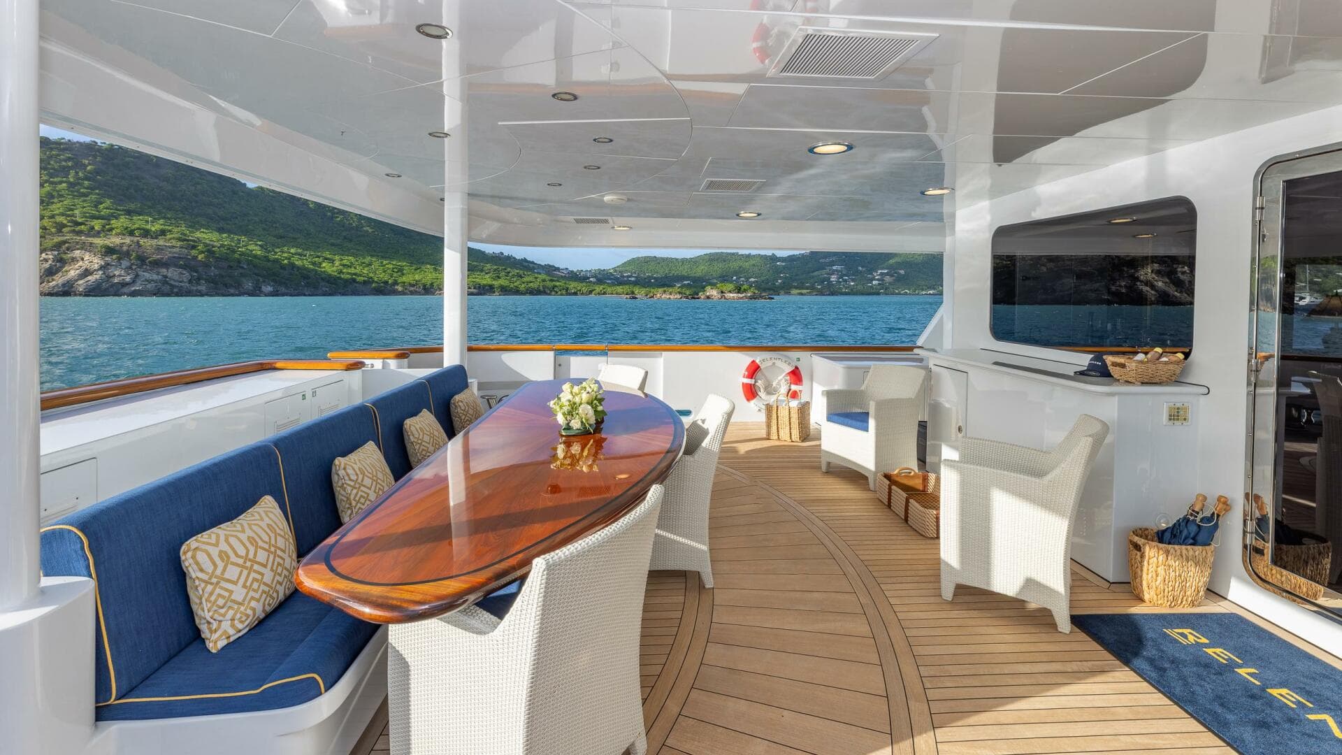 2001 Trinity Yachts Tri-Deck — photo 32