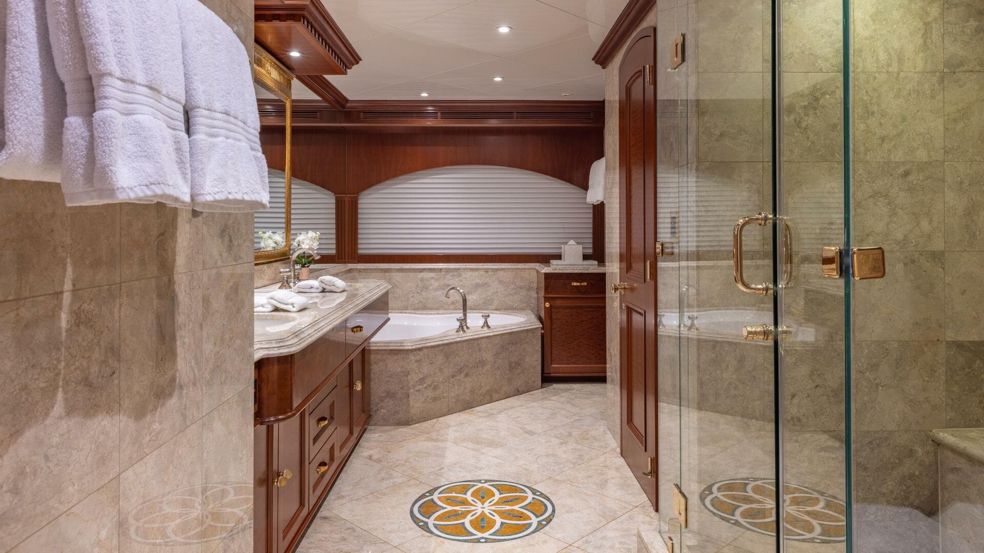 2001 Trinity Yachts Tri-Deck — photo 9