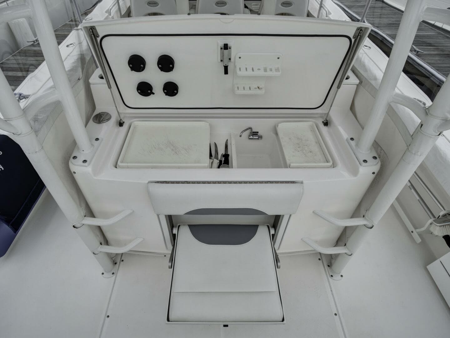 2015 Everglades 435 Center Console — photo 10