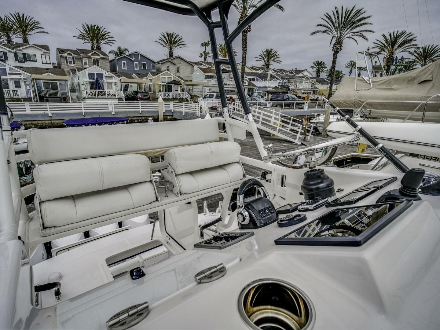 2015 Everglades 435 Center Console — photo 19