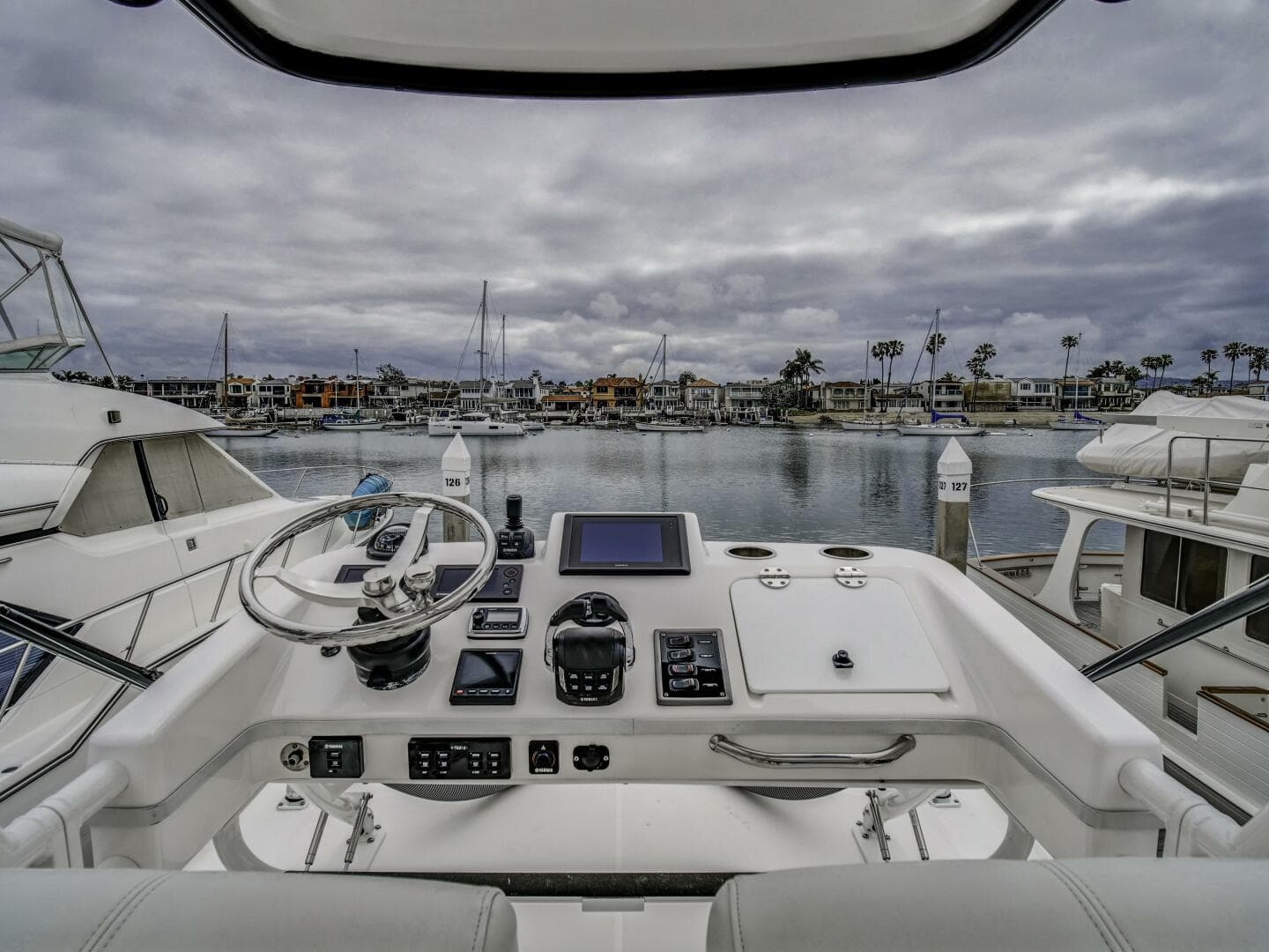2015 Everglades 435 Center Console — photo 20