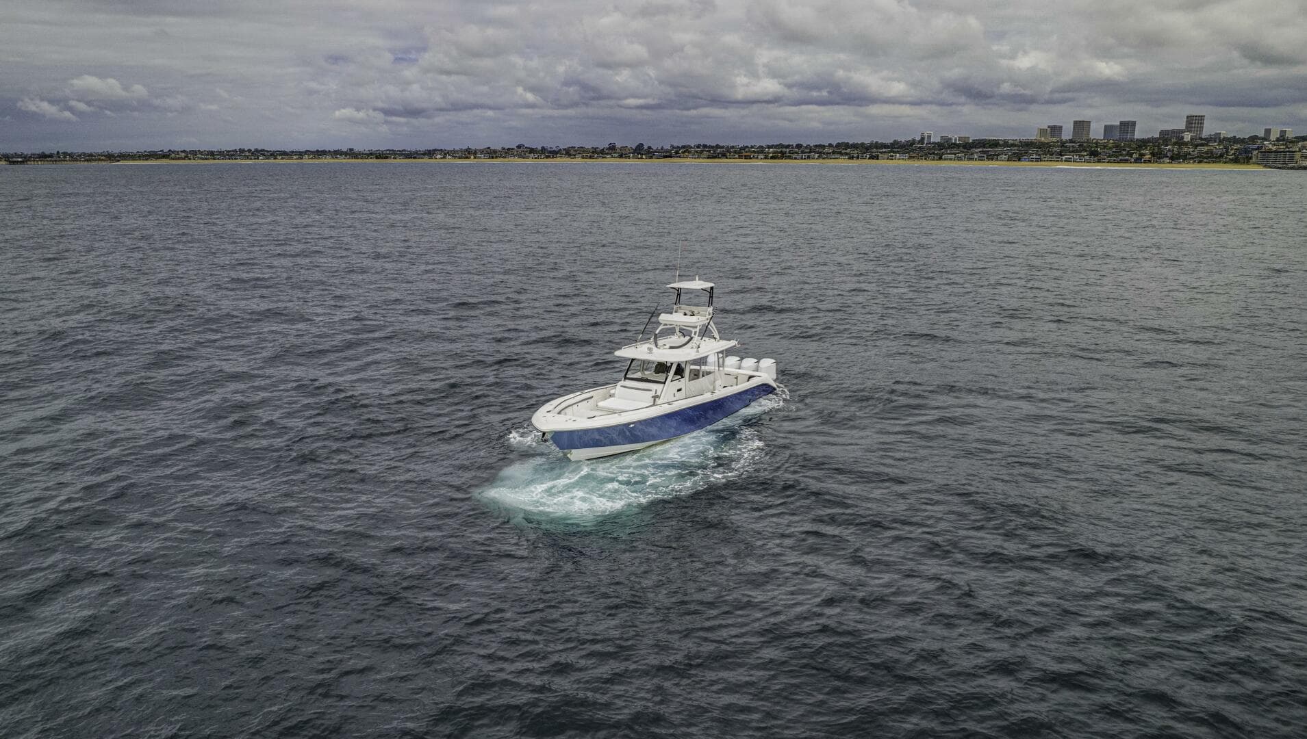 2015 Everglades 435 Center Console — photo 2