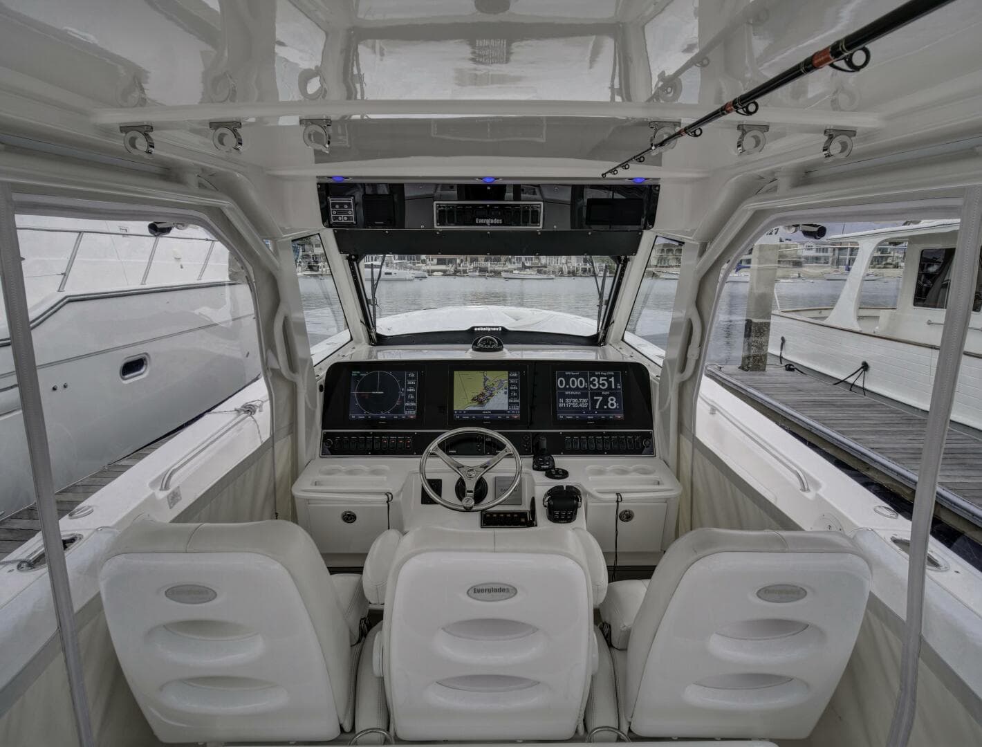 2015 Everglades 435 Center Console — photo 8