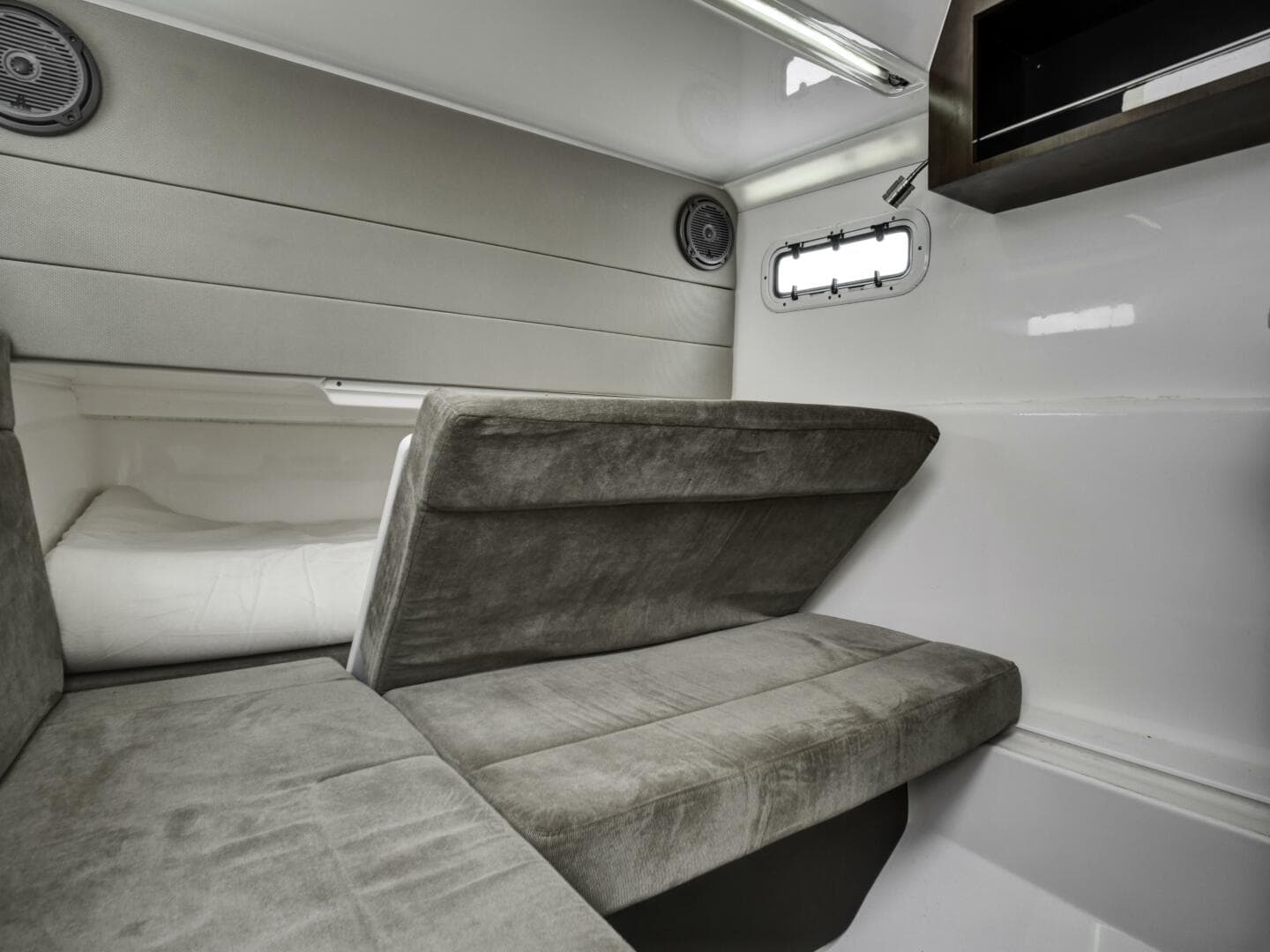 2015 Everglades 435 Center Console — photo 14