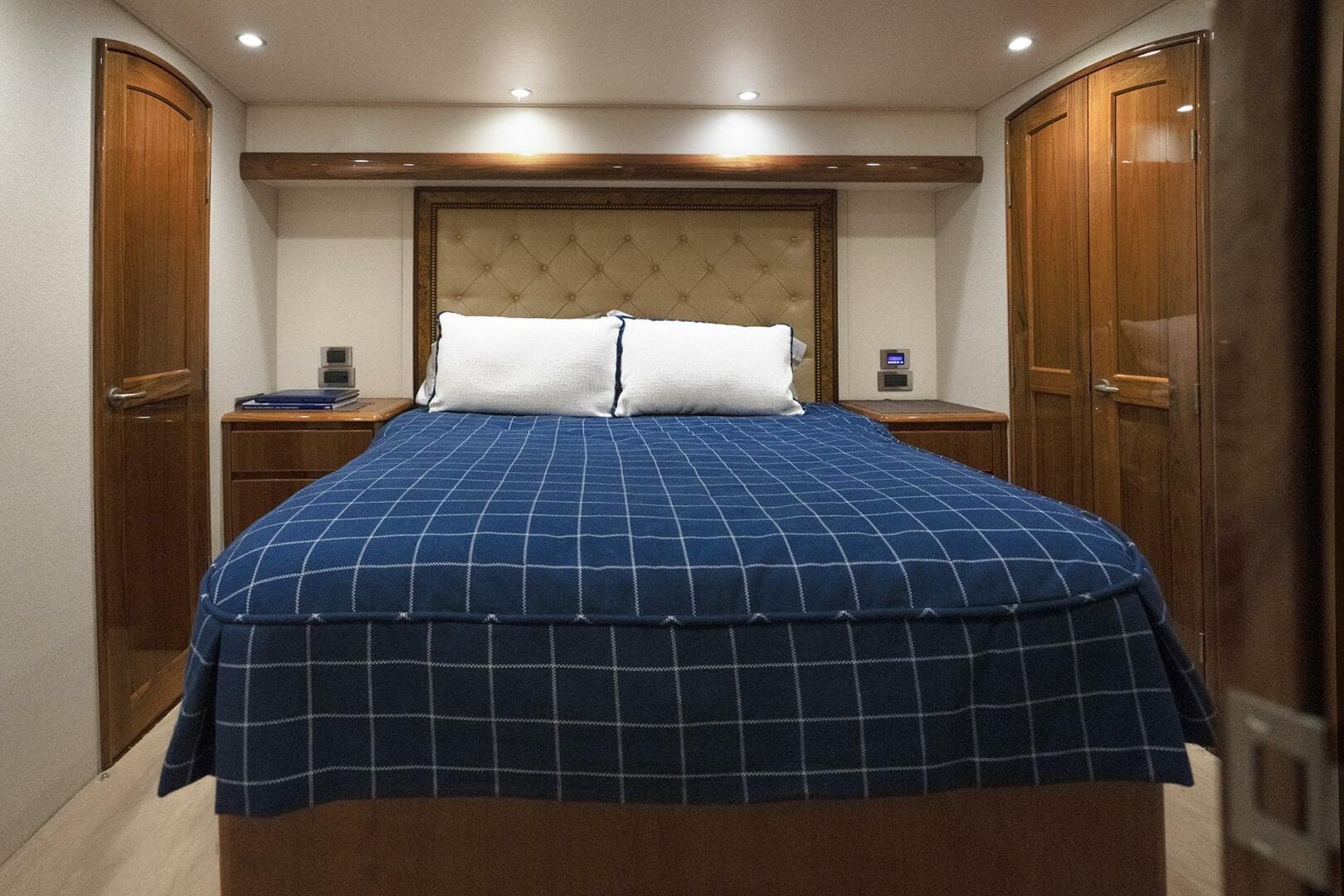 2014 Viking 66 Convertible — photo 5