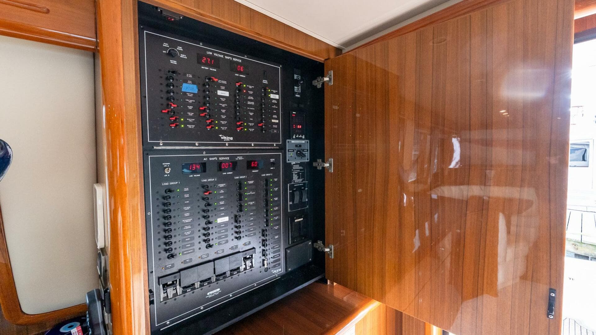 2007 Viking 64 Convertible — photo 39